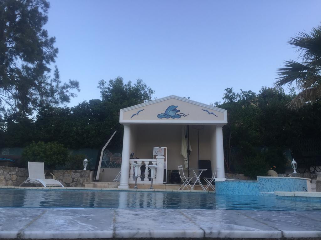 Villa Manu B&B Chambre D'Hote Лез-Іссамбр Екстер'єр фото